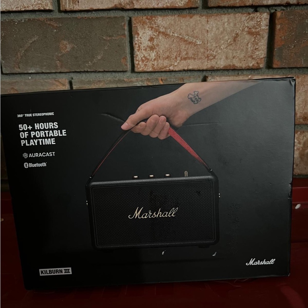 Marshall Kilburn III Bluetooth Speaker - Black and Red